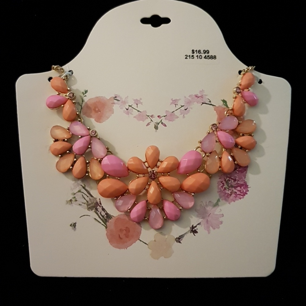*PRICE DROP* Statement necklace